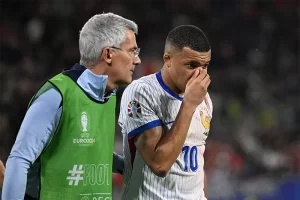 Mbappe dính chấn thương nặng ở mũi