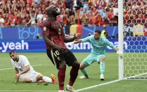 Lukaku đã 2 lần đưa bóng vào khung thành nhưng VAR đều từ chối