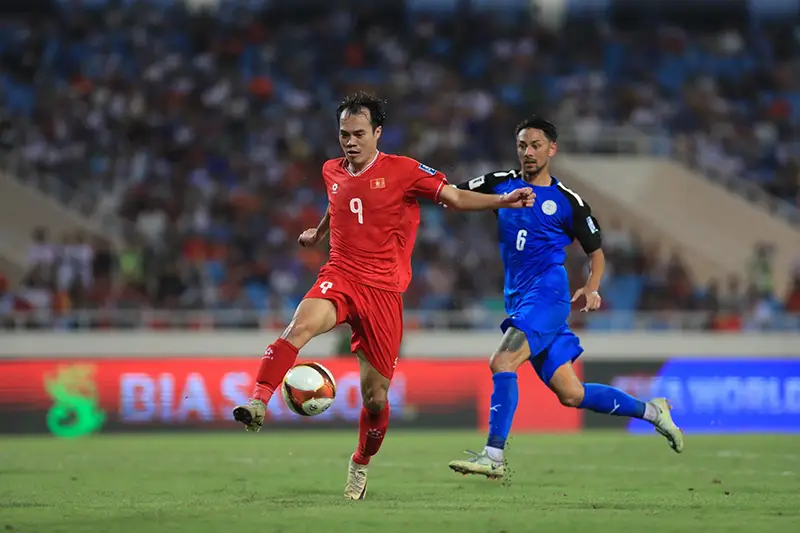 Văn Toàn nỗ lực kiến tạo, Tiến Linh ghi bàn gỡ hòa 1-1